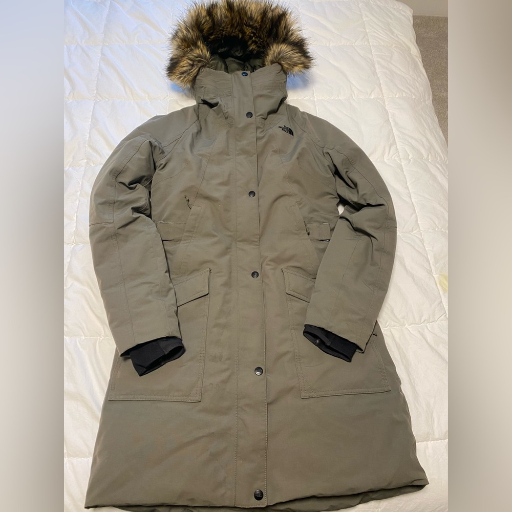 The North face women’s Arctic Parka size Small